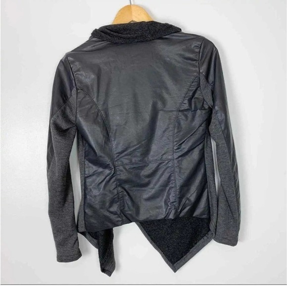 Blank NYC Black Drape Front Mixed Media Faux Leather Moto Jacket Size Small - Picture 12 of 13